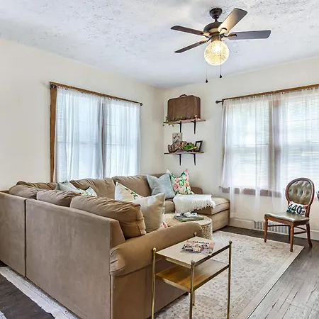 Charming Edwardsville Home Walk To Downtown!