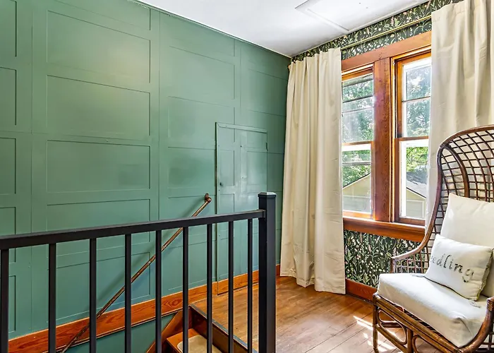 Charming Home: Walk To Downtown! Ferienhaus Edwardsville
