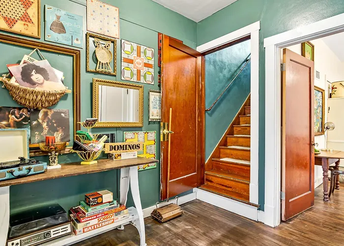 Charming Home: Walk To Downtown! Edwardsville