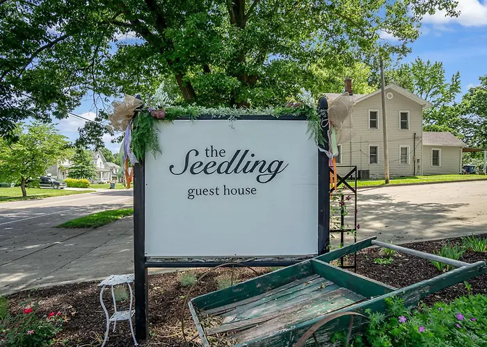 Charming Home: Walk To Downtown! Ferienhaus *
