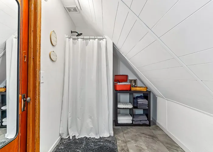 Charming Home: Walk To Downtown! * Edwardsville