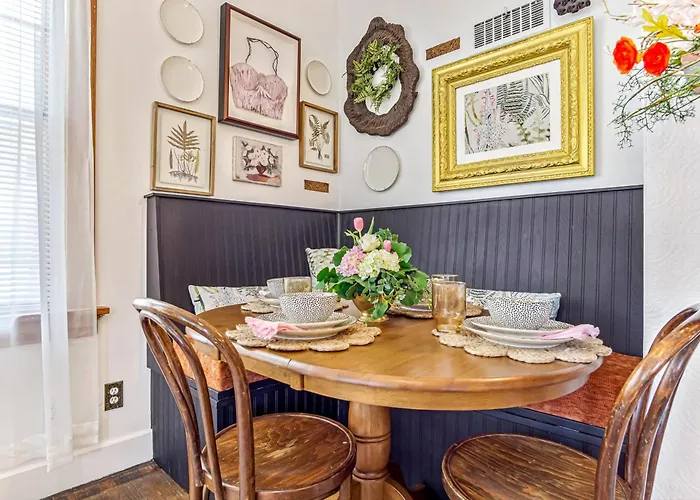 Charming Home: Walk To Downtown!