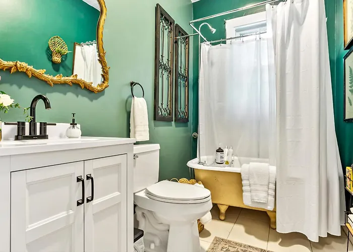 Charming Home: Walk To Downtown! *