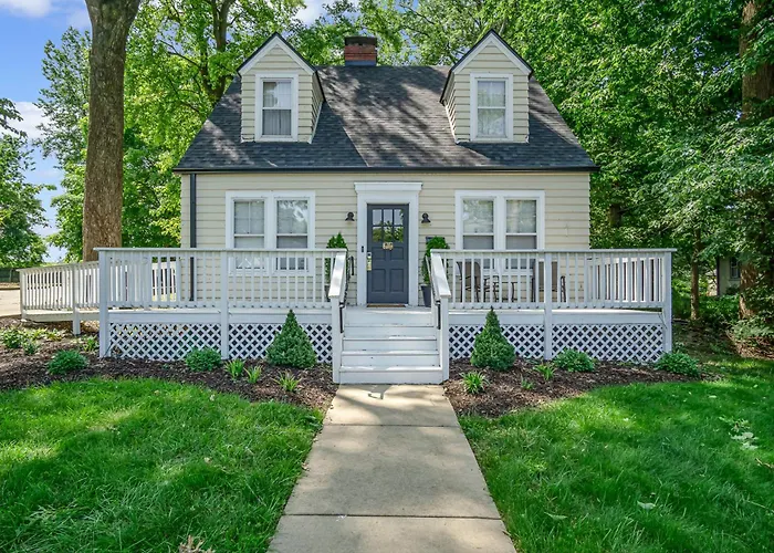 Charming Home: Walk To Downtown! * Edwardsville