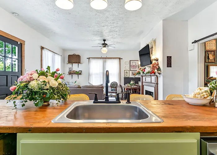 Charming Home: Walk To Downtown!