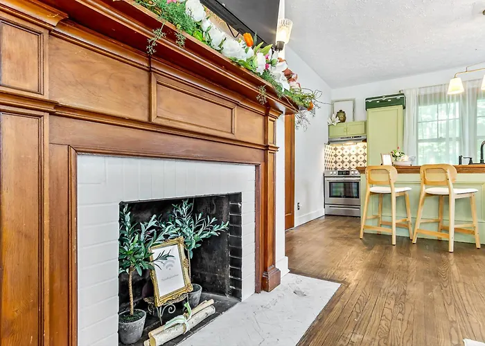 Charming Home: Walk To Downtown!