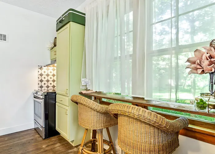 Charming Home: Walk To Downtown!